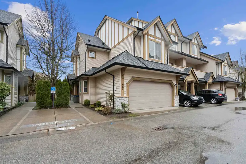 35 18707 65 AVENUE - photo 1 of 38