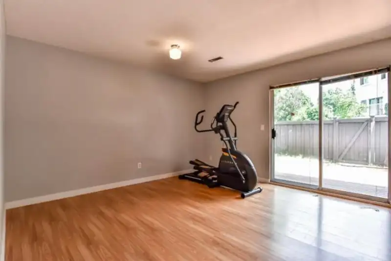 5 13942 72 AVENUE - photo 4 of 5