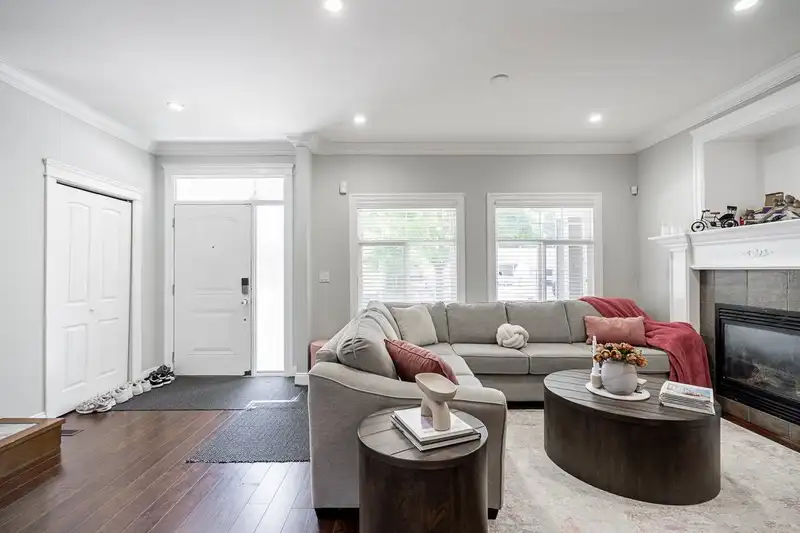 14581 60 AVENUE - photo 3 of 25
