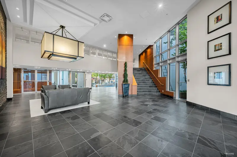 1008 2979 GLEN DRIVE - photo 2 of 25