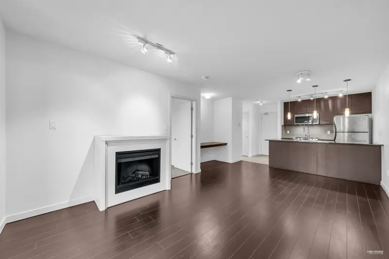 1008 2979 GLEN DRIVE - photo 3 of 25