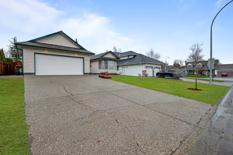 18775 59 AVENUE - photo 2 of 40