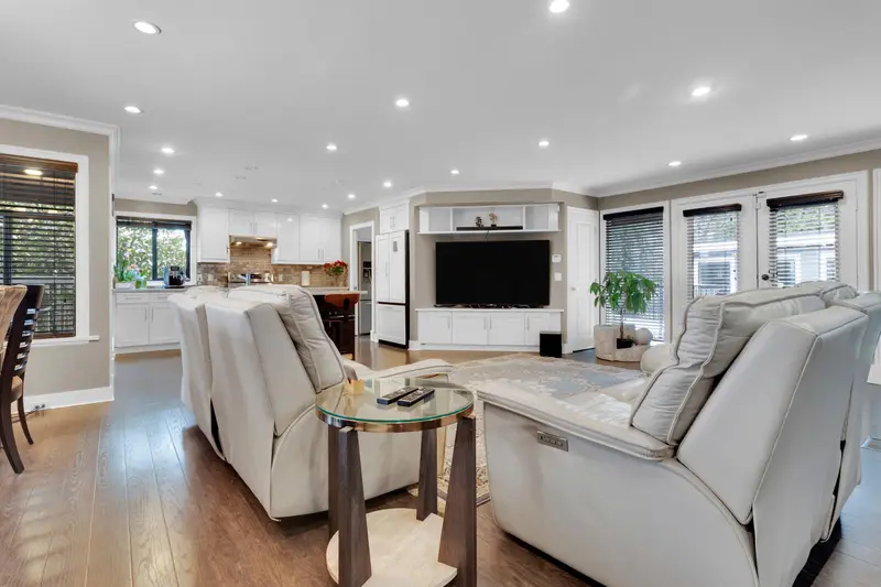 3054 DAYBREAK AVENUE - photo 3 of 25