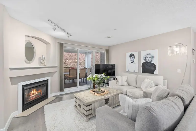 208 20976 56 AVENUE - photo 1 of 25