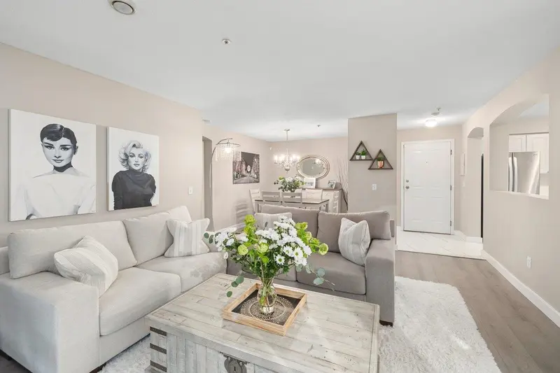 208 20976 56 AVENUE - photo 3 of 25