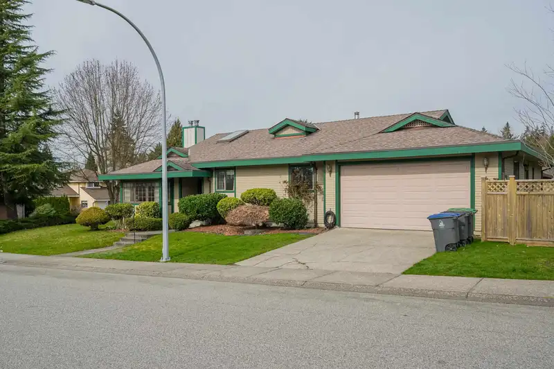 10523 FRASERGLEN DRIVE - photo 2 of 35