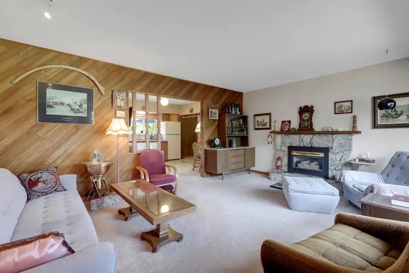 10983 132 STREET - photo 3 of 33
