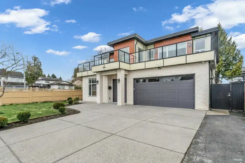 7913 133A STREET - photo 2 of 40
