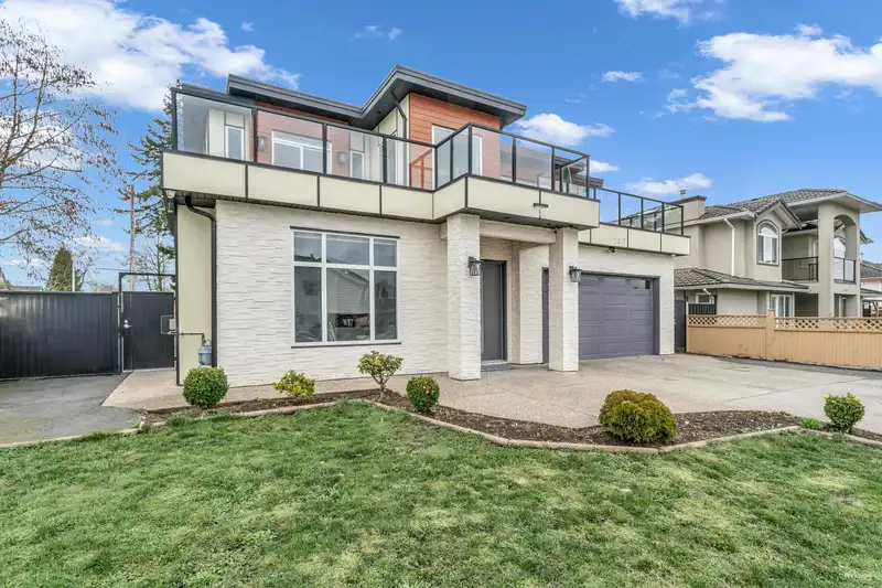 7913 133A STREET - photo 3 of 40