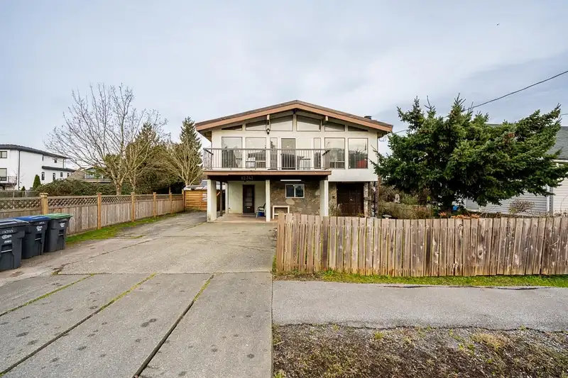 12743 114 AVENUE - photo 2 of 40