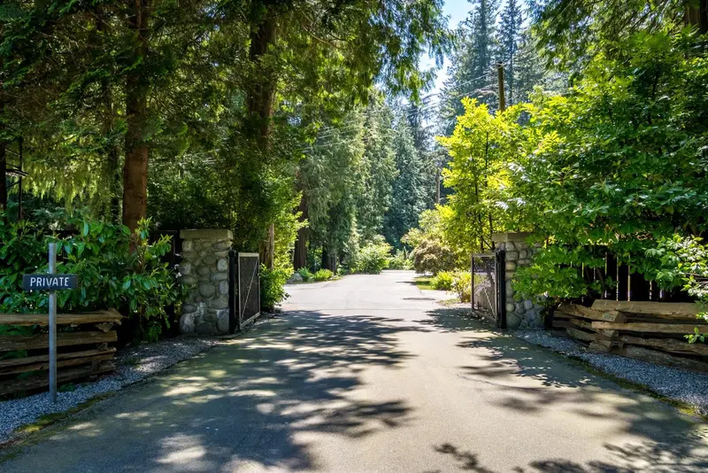 1371 SUNSHINE COAST HIGHWAY - photo 2 of 25