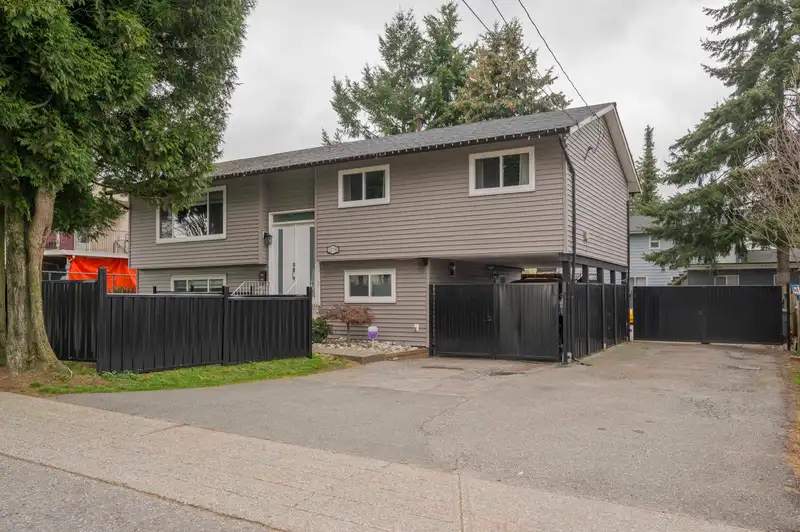 12755 104 AVENUE - photo 1 of 37
