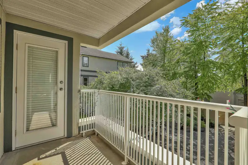 207 6385 121 STREET - photo 2 of 37