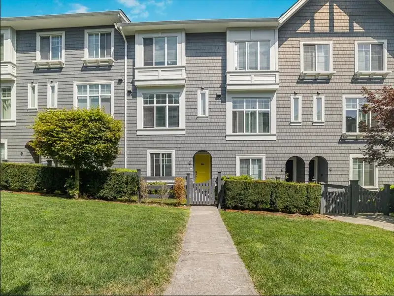 54 8168 136A STREET - photo 2 of 21