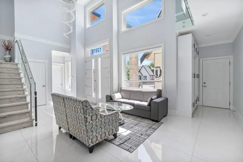 12973 GLENGARRY CRESCENT - photo 3 of 37