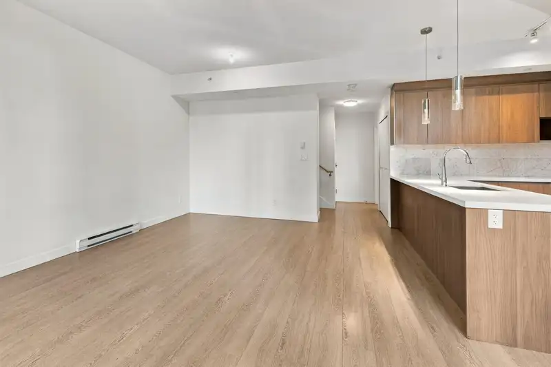 1 13720 100 AVENUE - photo 4 of 16