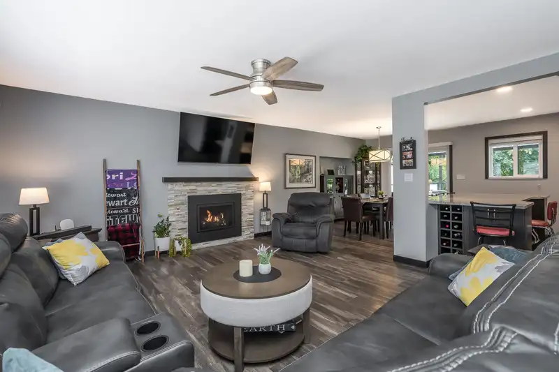 11135 PARTRIDGE CRESCENT - photo 4 of 40