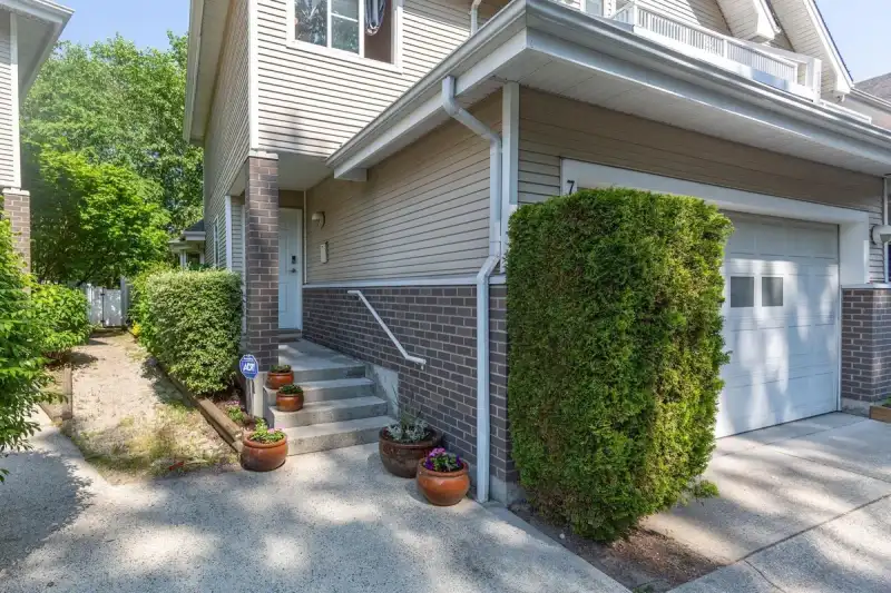 7 13918 58 AVENUE - photo 1 of 3