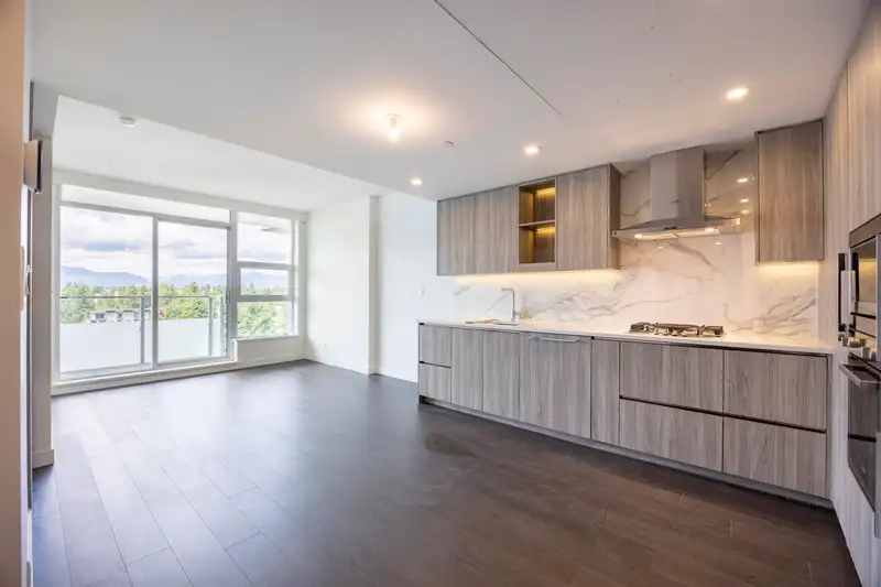 1411 13778 100 AVENUE - photo 3 of 19