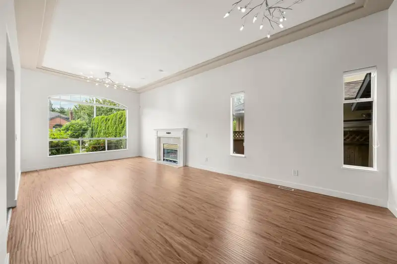 17161 101A AVENUE - photo 4 of 38