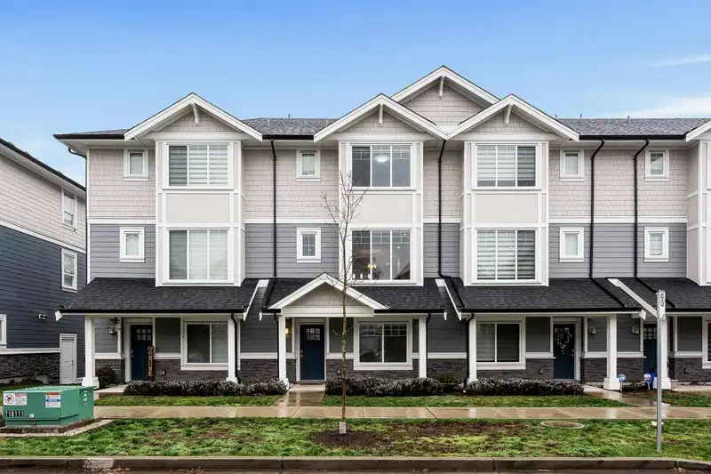11 7410 194 STREET - photo 1 of 32