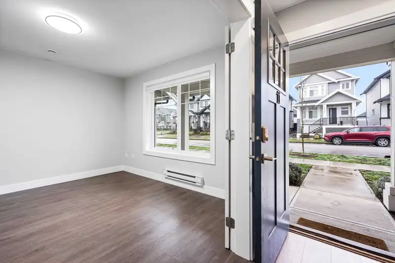 11 7410 194 STREET - photo 3 of 32