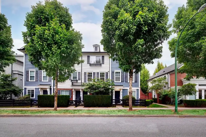 33 18983 72A AVENUE - photo 1 of 37