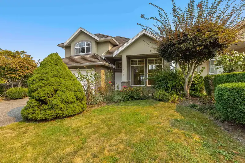10872 166 STREET - photo 1 of 40