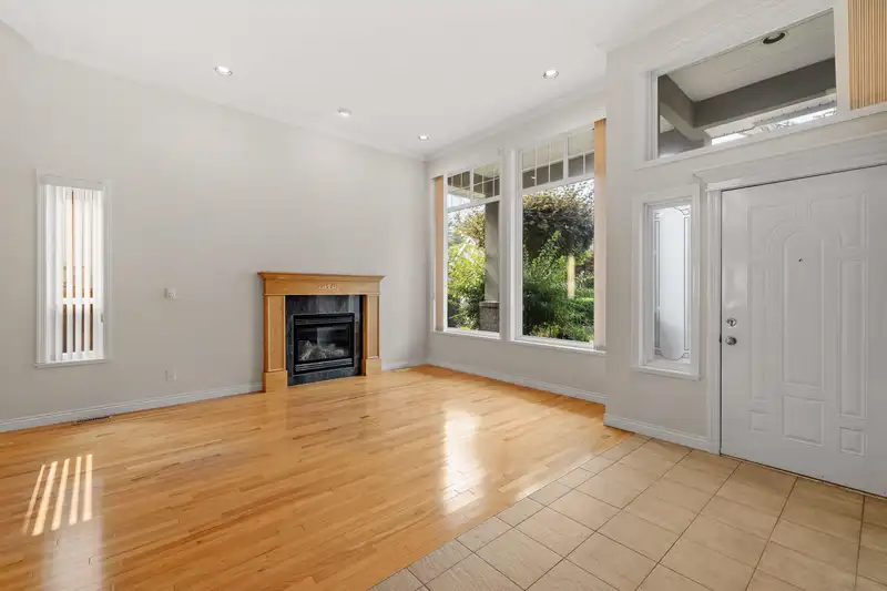 10872 166 STREET - photo 3 of 40