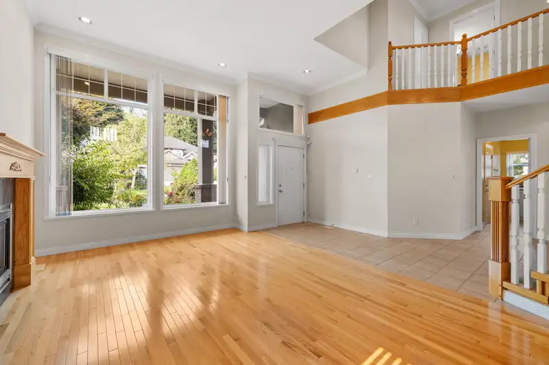10872 166 STREET - photo 4 of 40