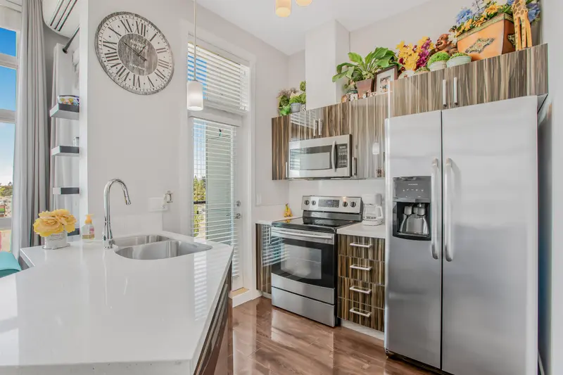 604 22318 LOUGHEED HIGHWAY - photo 3 of 25