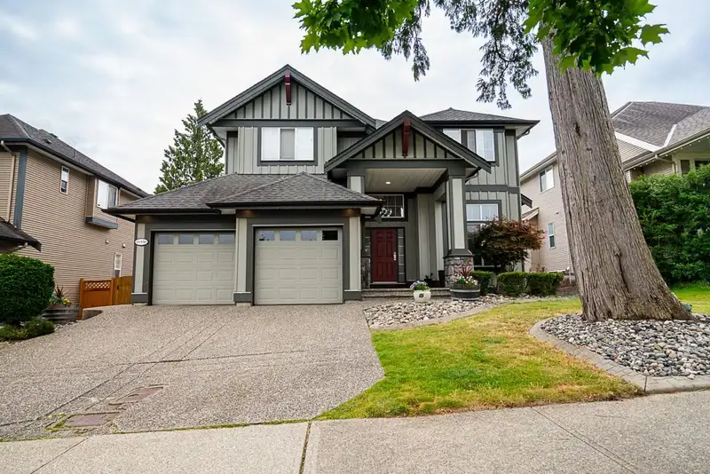 16550 61 AVENUE - photo 1 of 38
