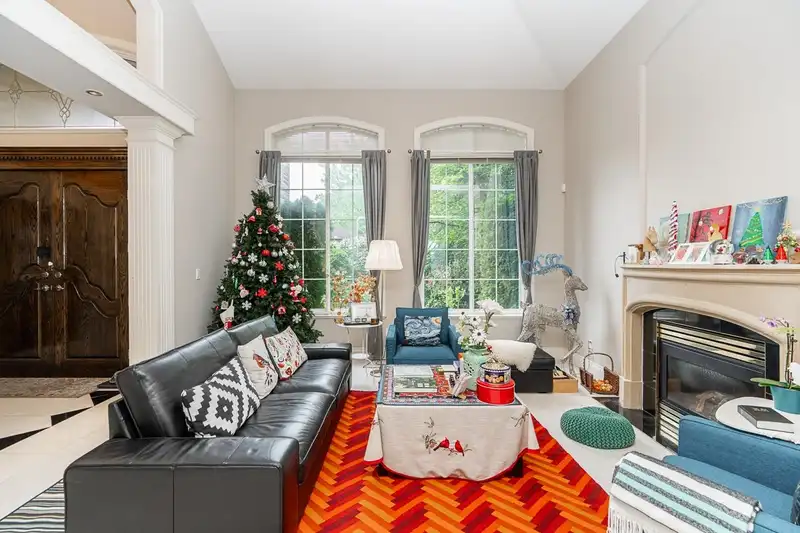 16337 113B AVENUE - photo 3 of 40