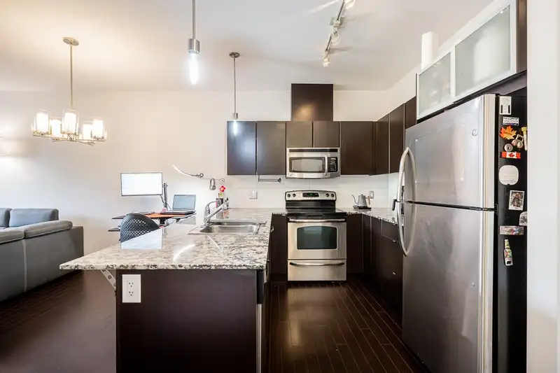 410 9655 KING GEORGE BOULEVARD - photo 4 of 34