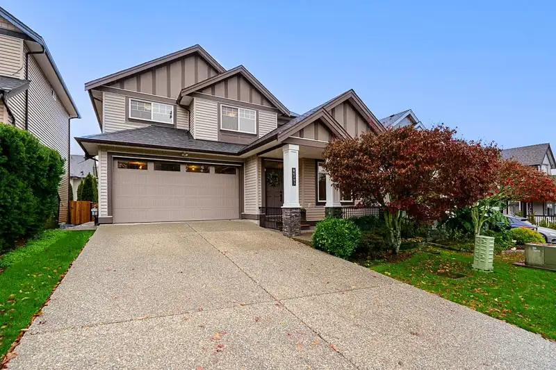 6093 145A STREET - photo 1 of 39
