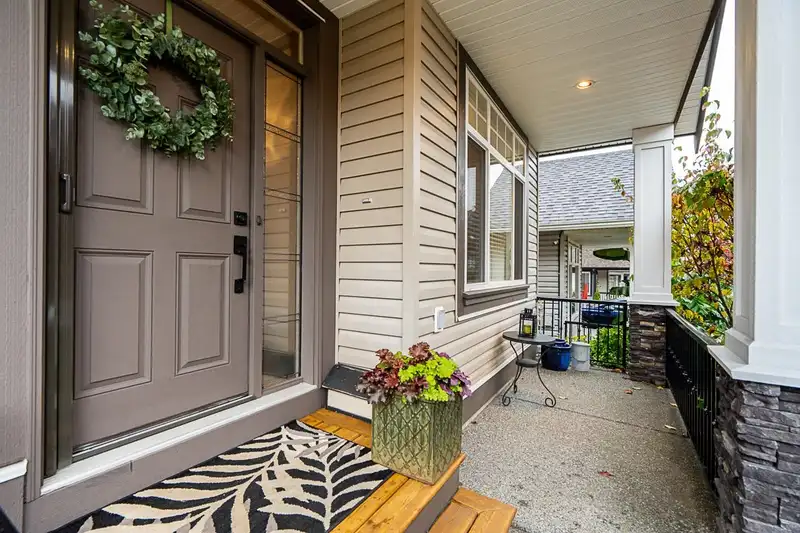 6093 145A STREET - photo 3 of 39