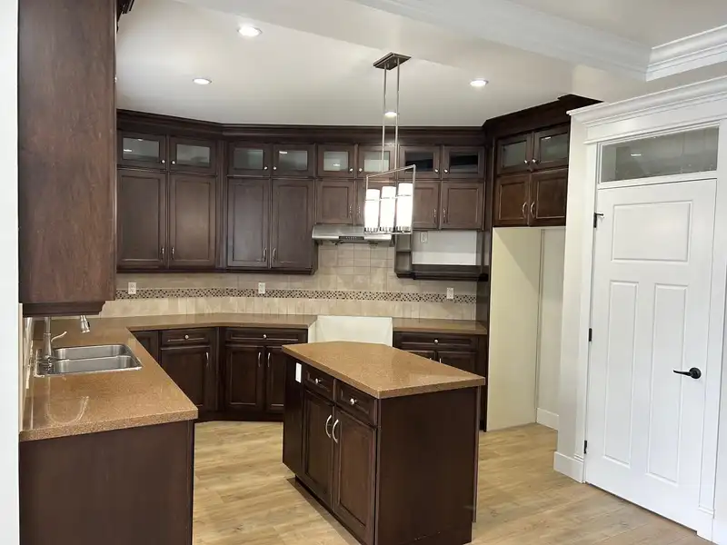 7154 144B STREET - photo 4 of 23