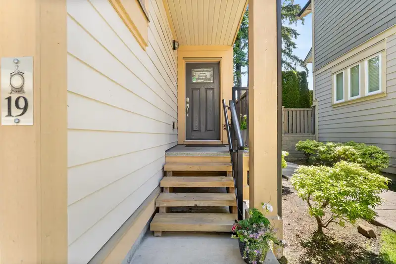 19 5957 152 STREET - photo 3 of 38