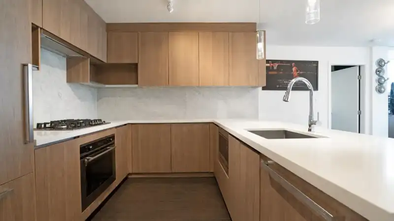 3706 13750 100 AVENUE - photo 1 of 16