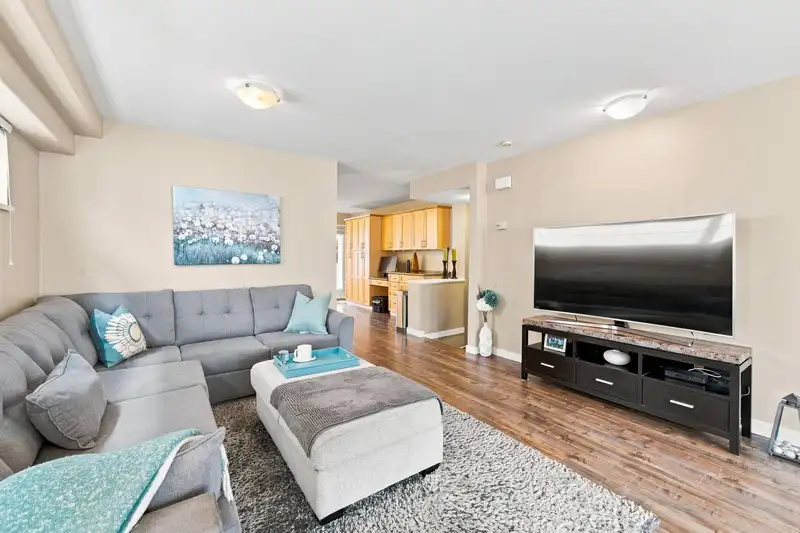 6 6533 121 STREET - photo 2 of 25
