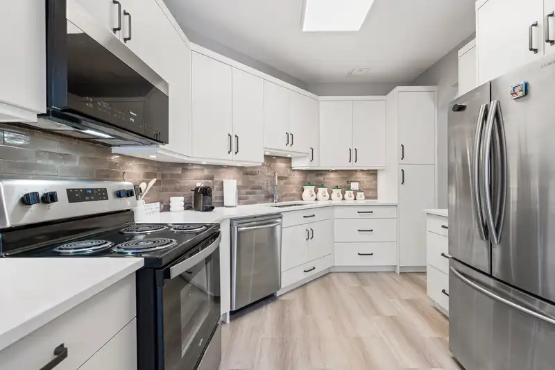 35 16325 82 AVENUE - photo 4 of 37