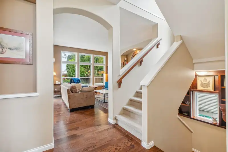 14723 58 AVENUE - photo 3 of 40