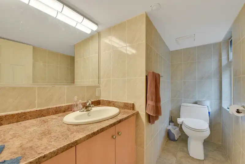 13540 78A AVENUE - photo 3 of 40