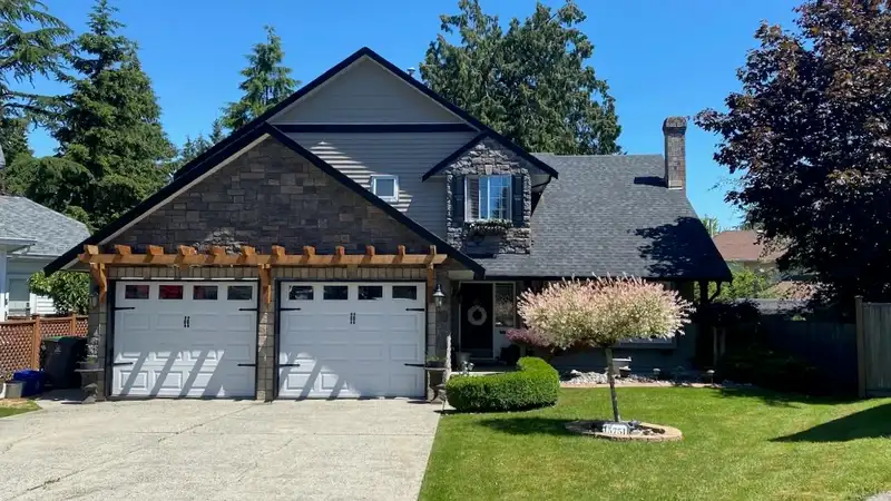 15751 98A AVENUE - photo 1 of 40