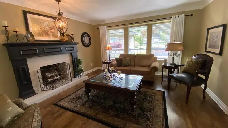 15751 98A AVENUE - photo 4 of 40