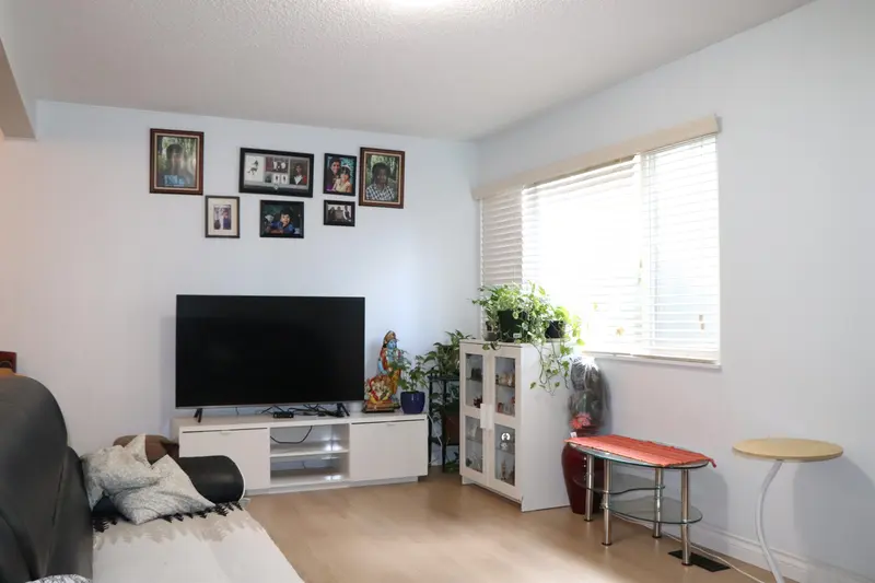 39 3421 E 49TH AVENUE - photo 3 of 21