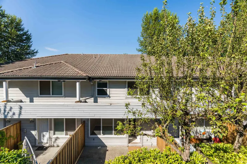 132 SHORELINE CIRCLE - photo 1 of 25