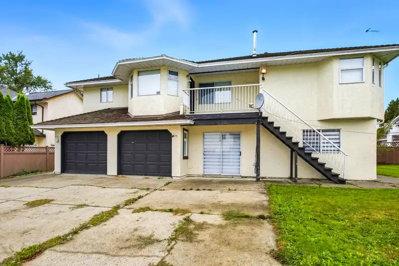 9024 135A STREET - photo 2 of 40