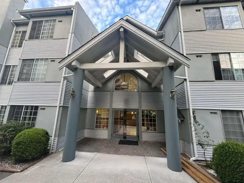 311 13910 101 AVENUE - photo 1 of 34