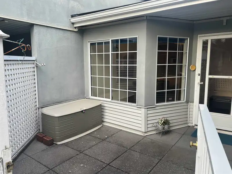 311 13910 101 AVENUE - photo 3 of 34